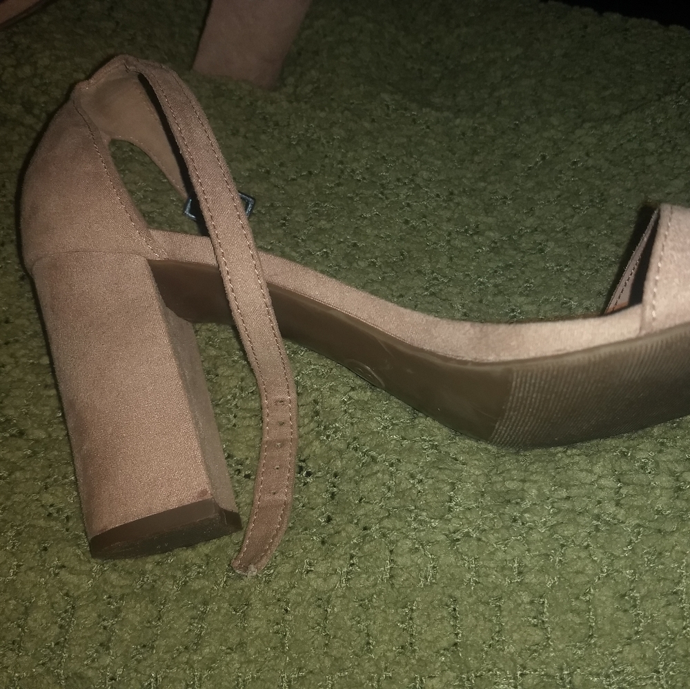 heels - Picture 2 of 2